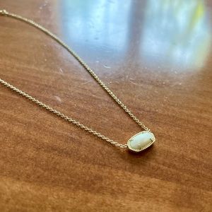 Kendra Scott Elisa Pendant Necklace in Ivory Pearl